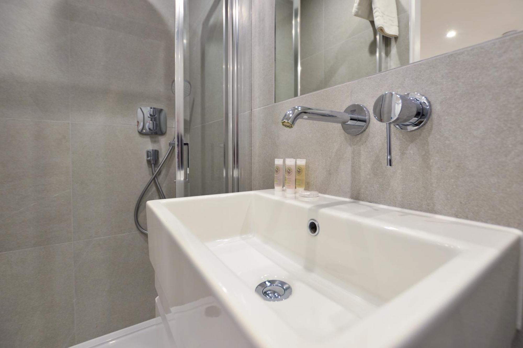 Earls Court East Serviced Apartments By Stayprime London Exteriör bild